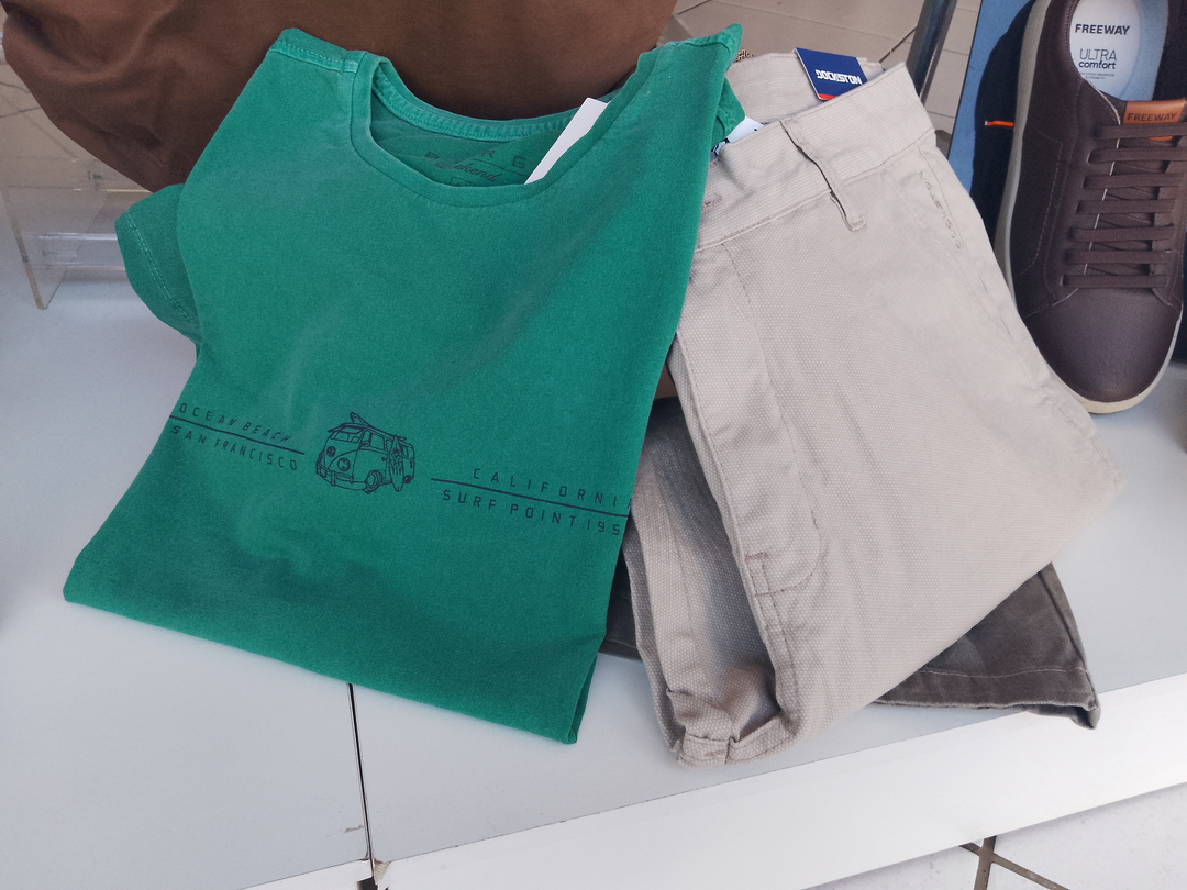 Camisetas e Calças Jeans